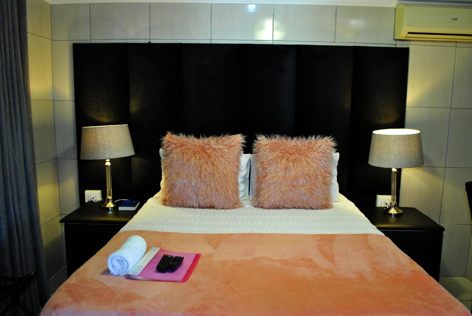 Lapologa Bed & Breakfast 트자넨 외부 사진
