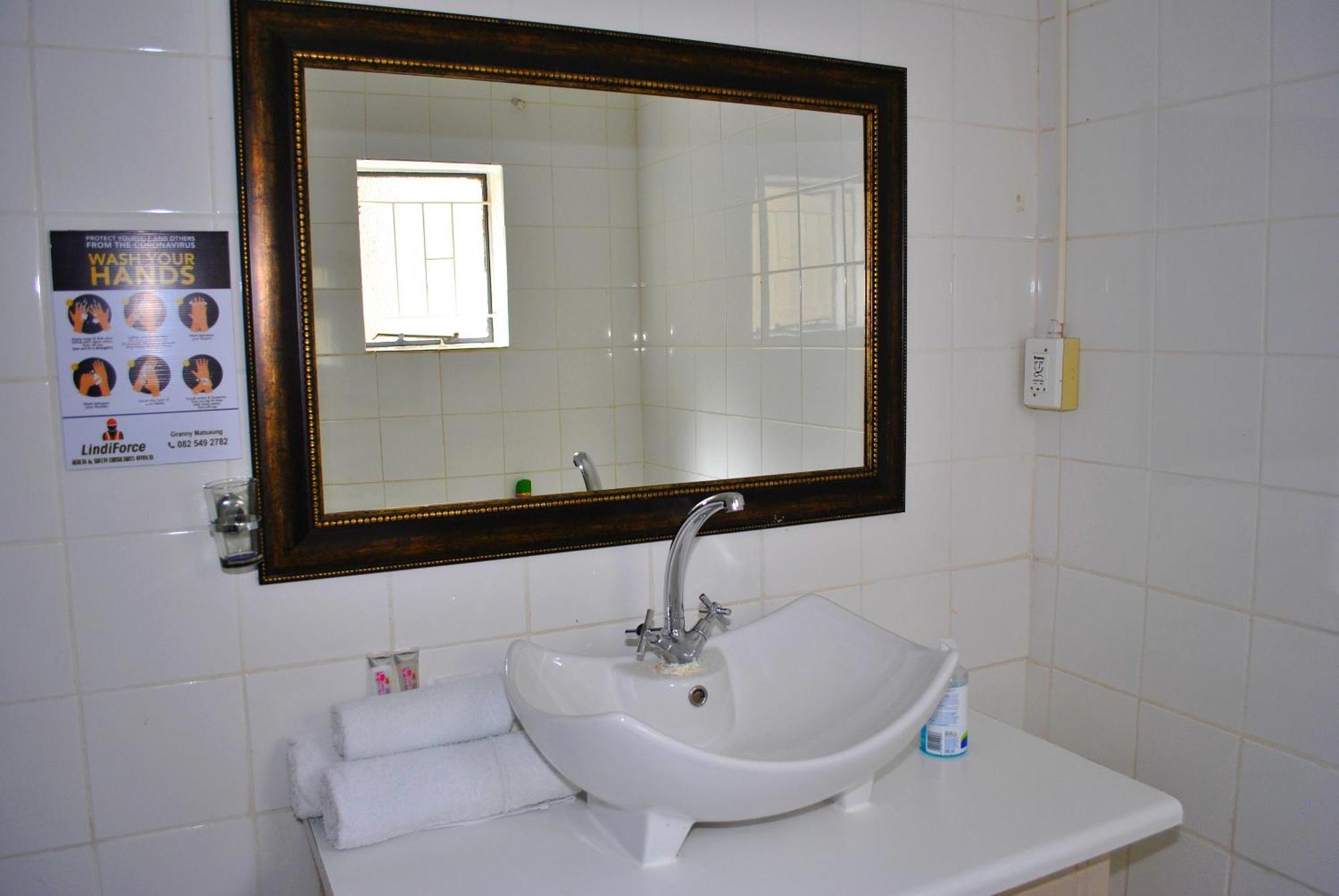 Lapologa Bed & Breakfast 트자넨 외부 사진