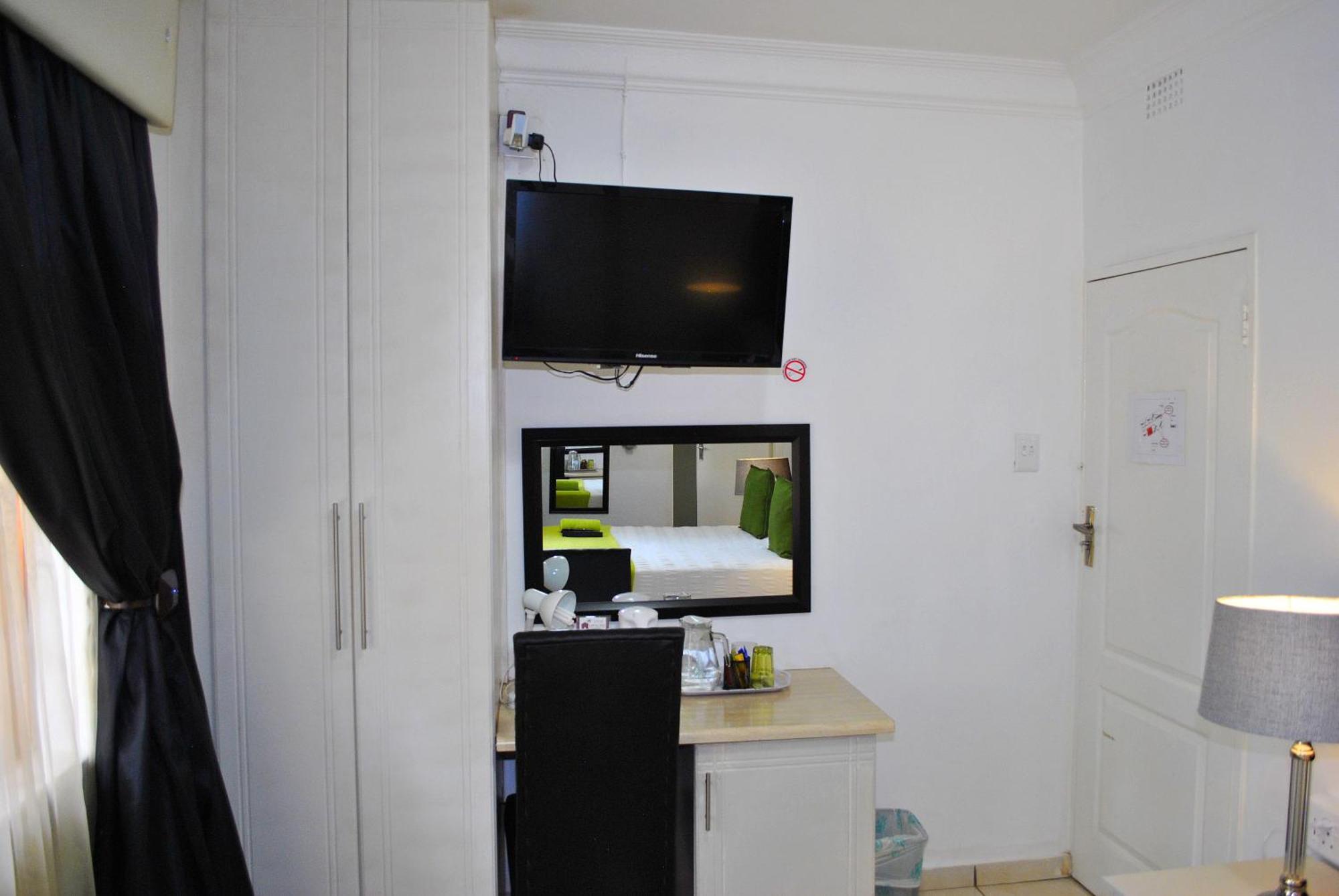 Lapologa Bed & Breakfast 트자넨 외부 사진