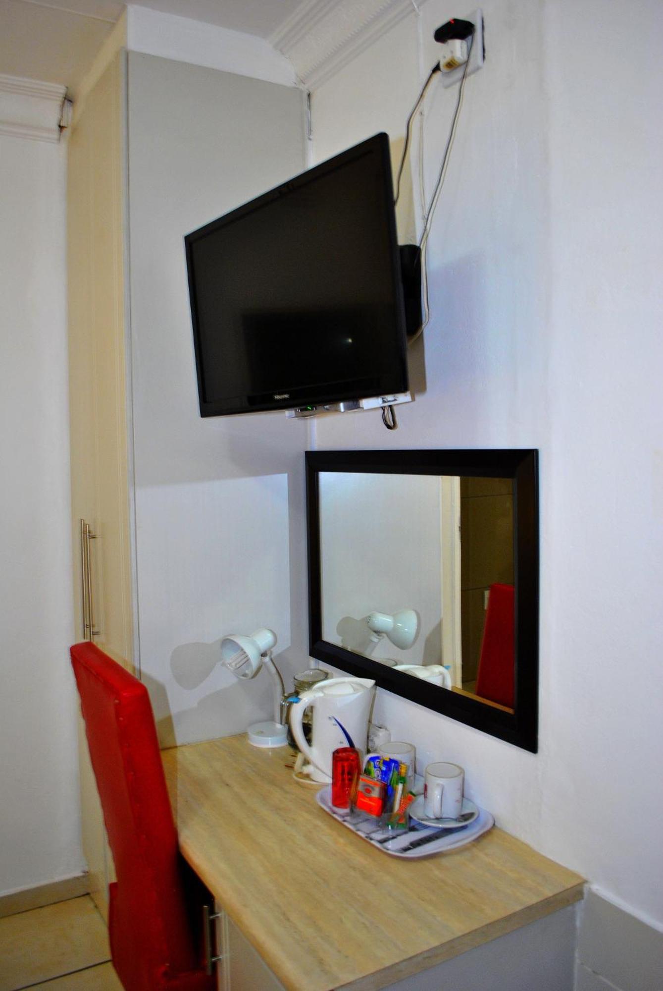 Lapologa Bed & Breakfast 트자넨 외부 사진