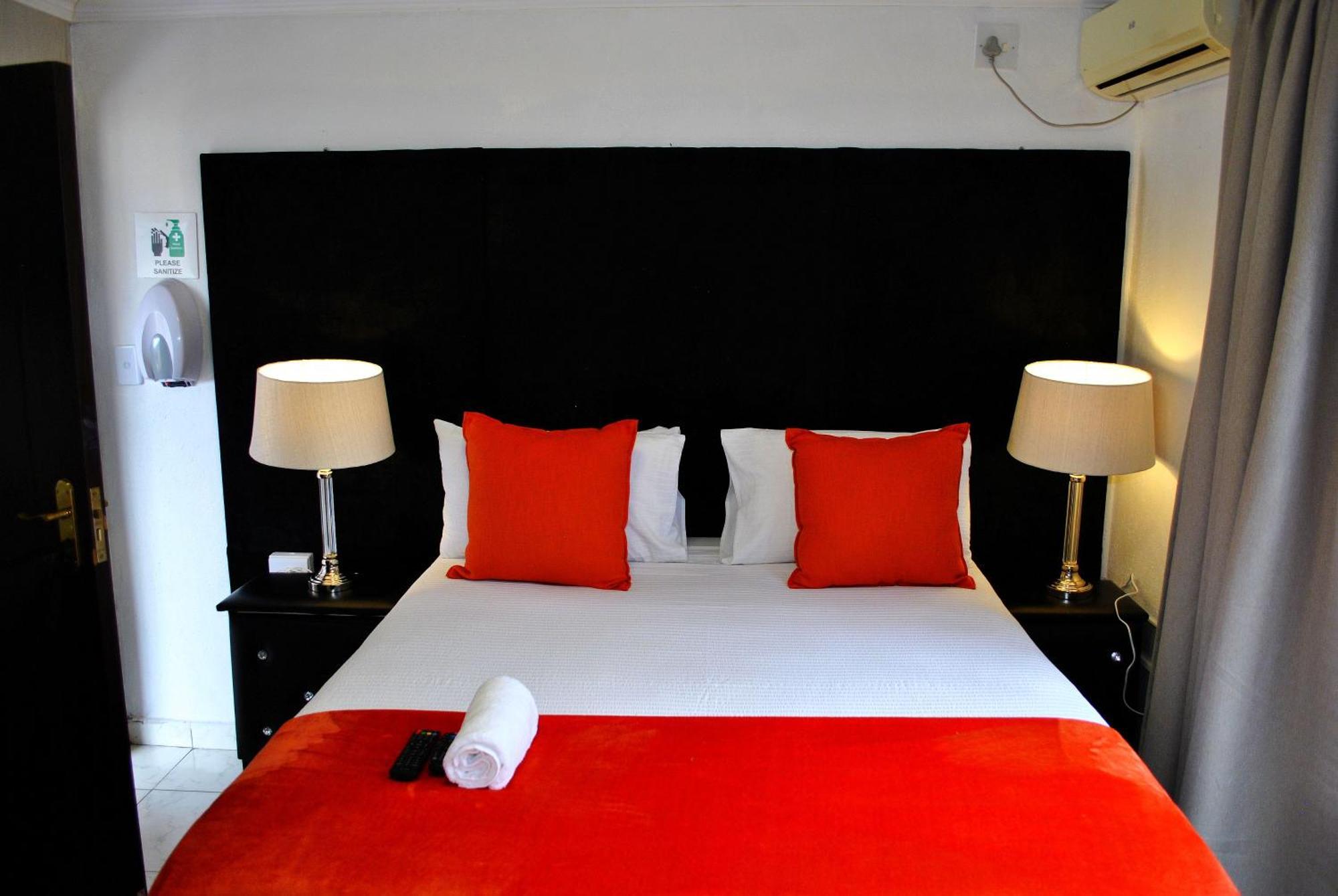 Lapologa Bed & Breakfast 트자넨 외부 사진
