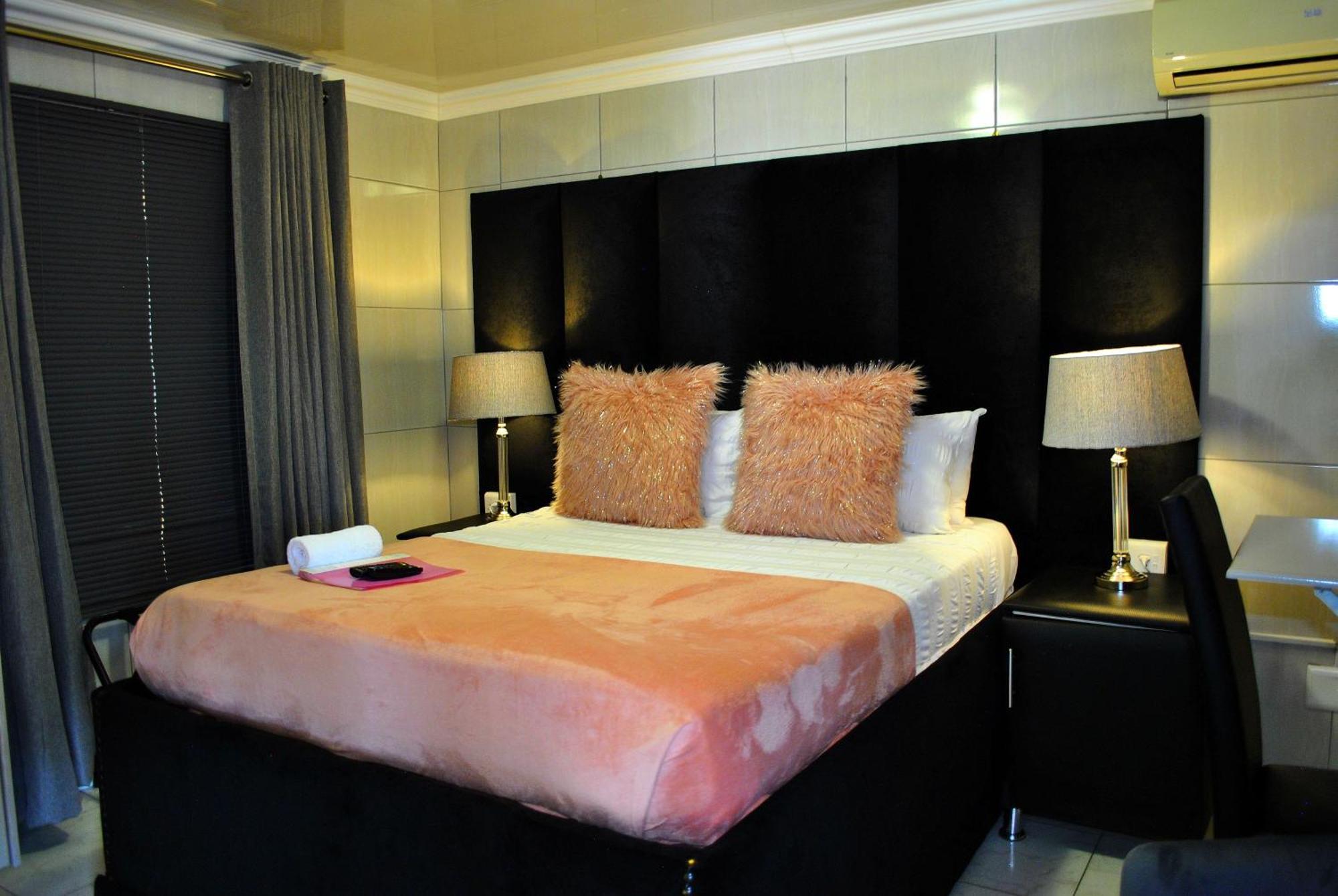 Lapologa Bed & Breakfast 트자넨 외부 사진