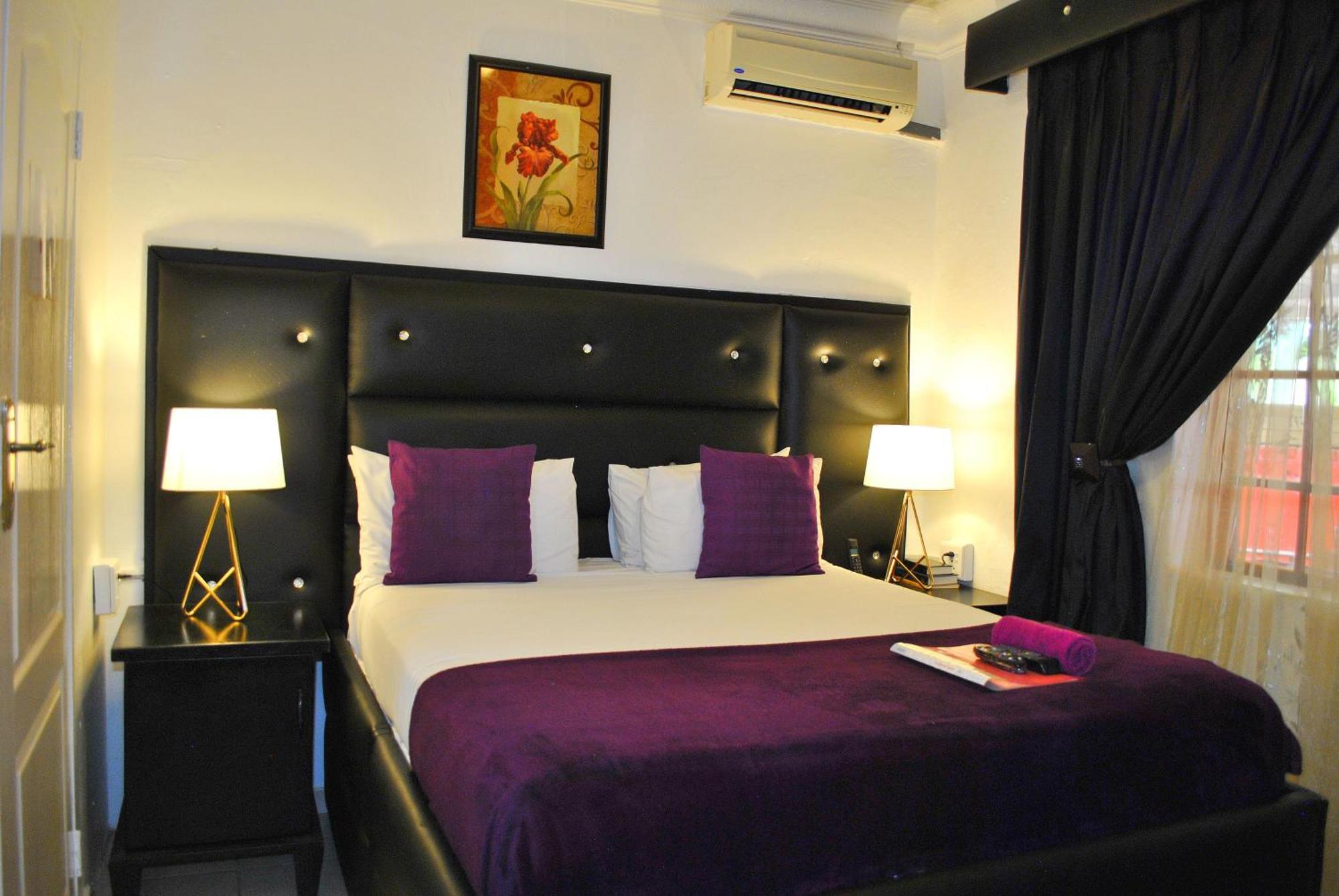 Lapologa Bed & Breakfast 트자넨 외부 사진