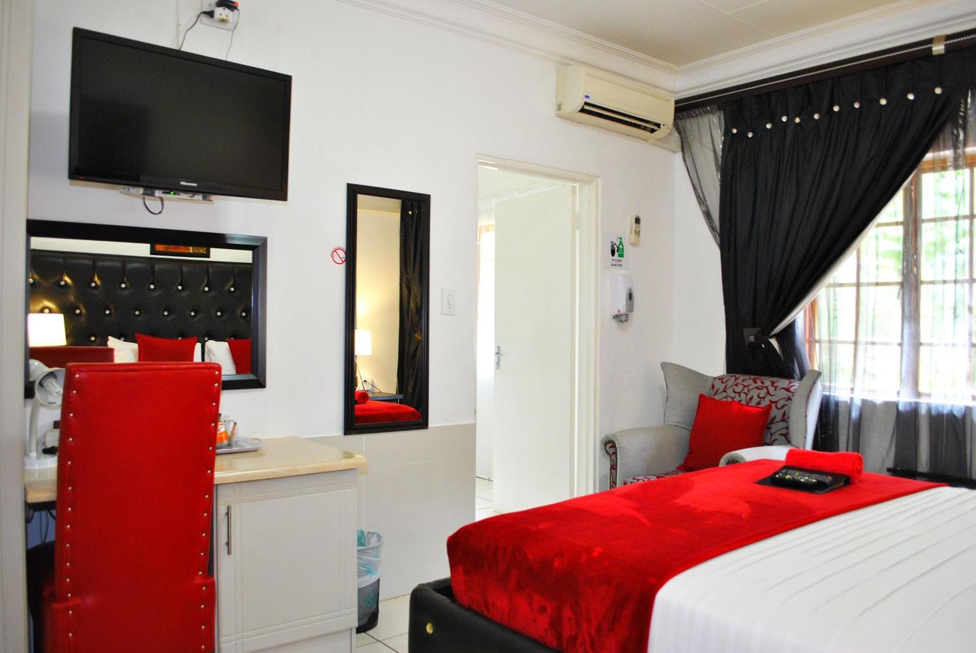 Lapologa Bed & Breakfast 트자넨 외부 사진